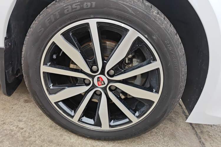 Used Roewe i6 2018 20T Automatic Flagship Edition Right Front Wheel Hub