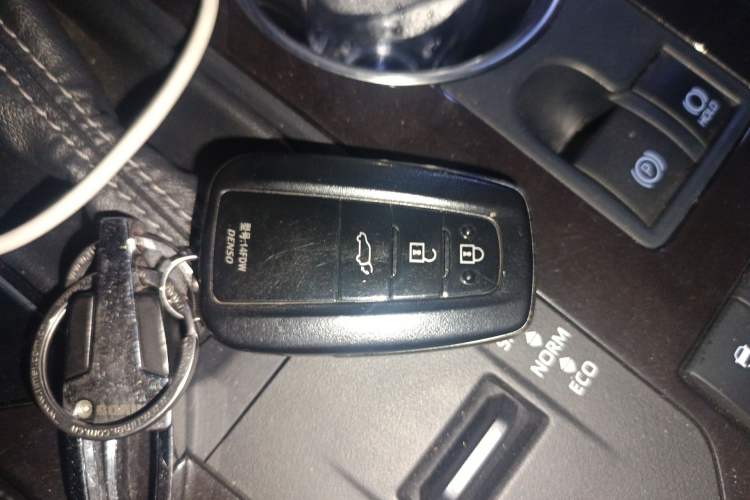 Used Toyota Crown Kluger 2021 2.5L HEV Four-Wheel Drive Premium Edition Vehicle Key