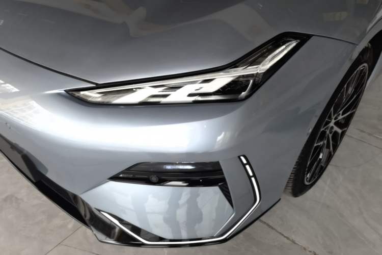 Used Geely Galaxy E8 2025 620 km All-Wheel Drive Starship LiDAR-Enabled Intelligent Driving Version Left Front Headlight