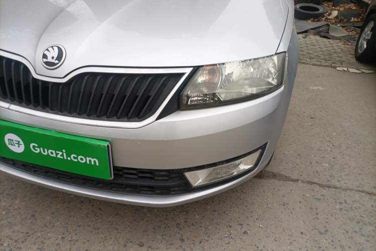 Used Skoda Rapid 2015 1.6L Automatic Smart Selection Model