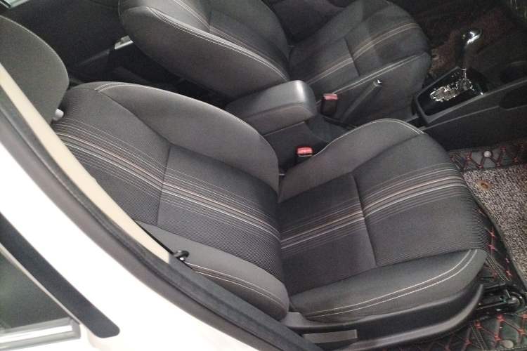 Used Dongfeng Aeolus AX3 2016 1.5L Automatic Shangkue Model
