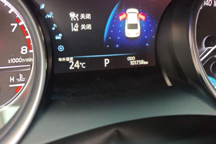 Used Toyota Camry 2018 2.5G Luxury Edition Odometer Close Up