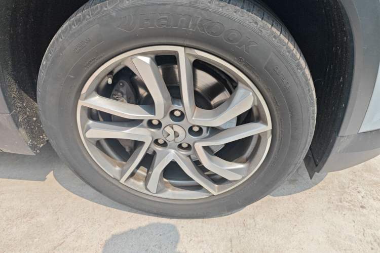 Used Nio ES6 2022 75 kWh Sport Edition Right Front Wheel Hub