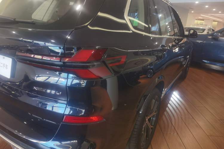 Used BMW X5 2023 xDrive 30Li Luxury M Sport Package