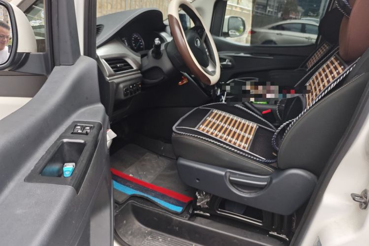 Used JAC Refine M3 2022 1.8L 7-seat Standard Edition
