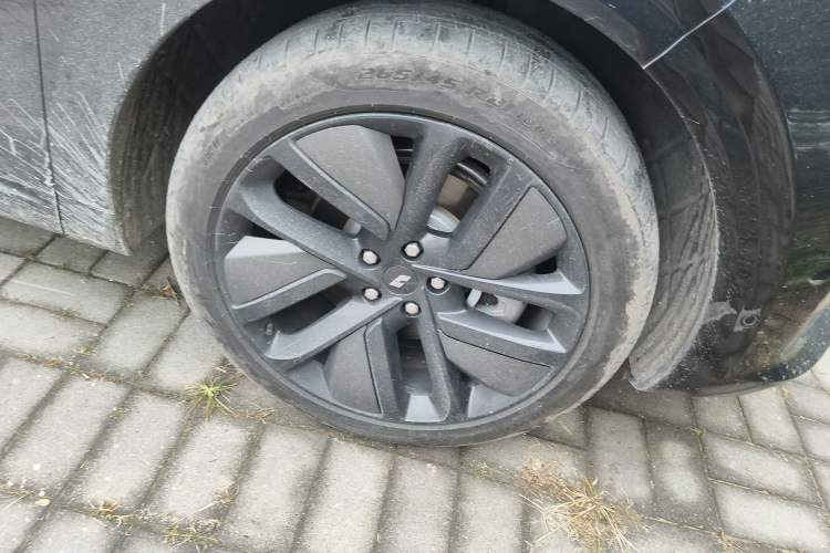 Used Li Auto L6 2024 Pro Model Right Front Wheel Hub