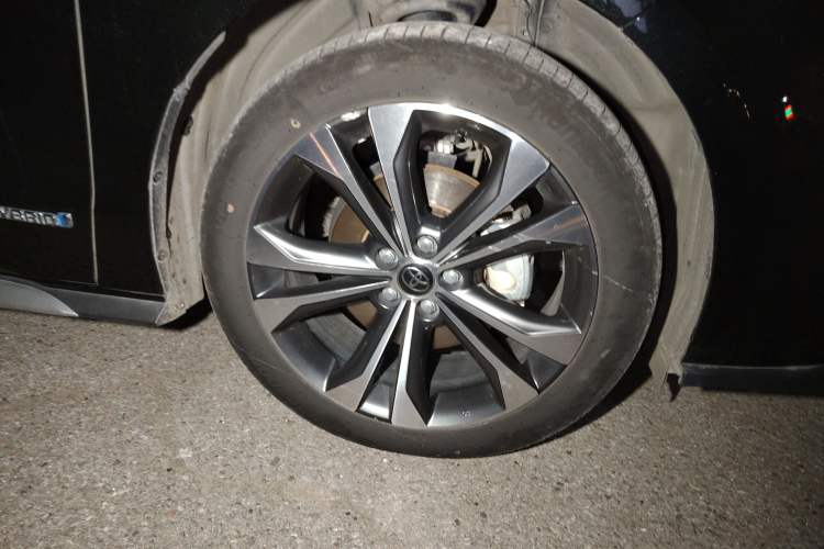 Used Toyota Granvia 2023 2.5L Hybrid Flagship VIP Edition Right Front Wheel Hub