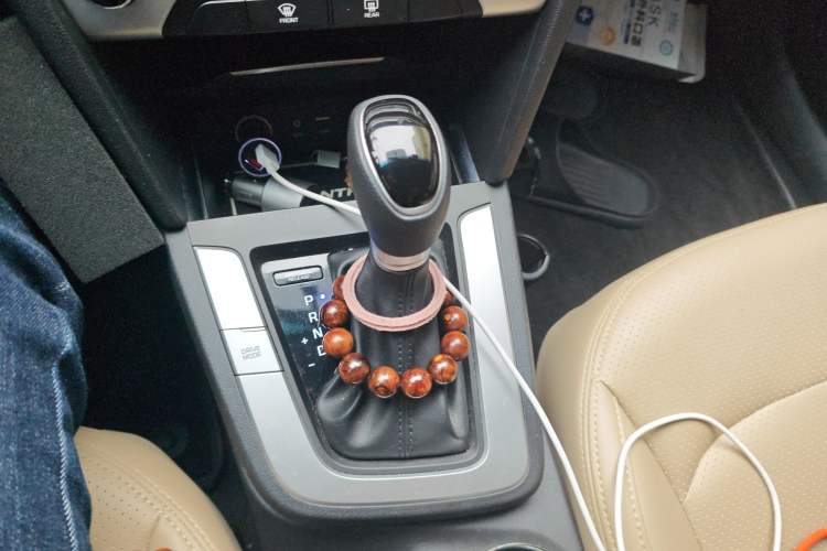 Used Hyundai Elantra (6th Generation / Lingdong) 2016 1.6L Automatic ZhiXuan · Luxury Version Gear Lever