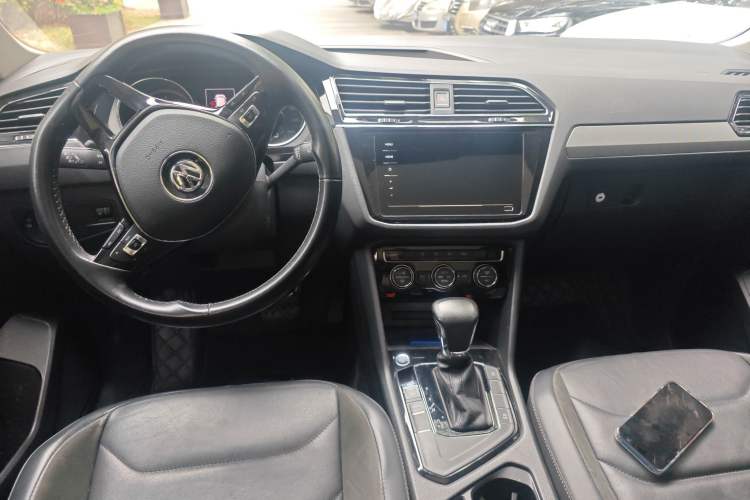 Used Volkswagen Tiguan L 2019 330TSI Automatic Two-Wheel Drive Panoramic Comfort Edition China VI Standard
