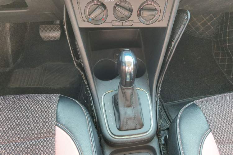 Used Volkswagen Polo 2016 1.4L Automatic Trendy Model Gear Lever