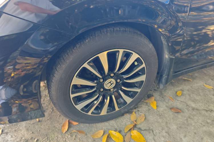 Used Honda Crider 2015 1.8L automatic luxury edition Left Front Wheel Hub