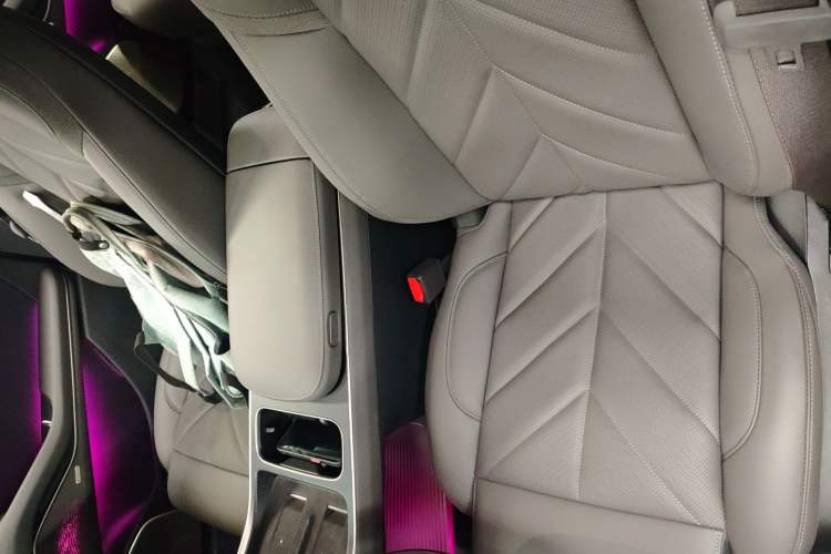 Used Nio ET5T 2025 75 kWh Touring Left Front Seat