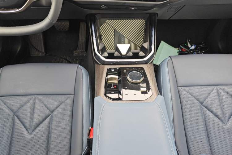 Used BMW X3 2025 xDrive25L Luxury Package Gear Lever