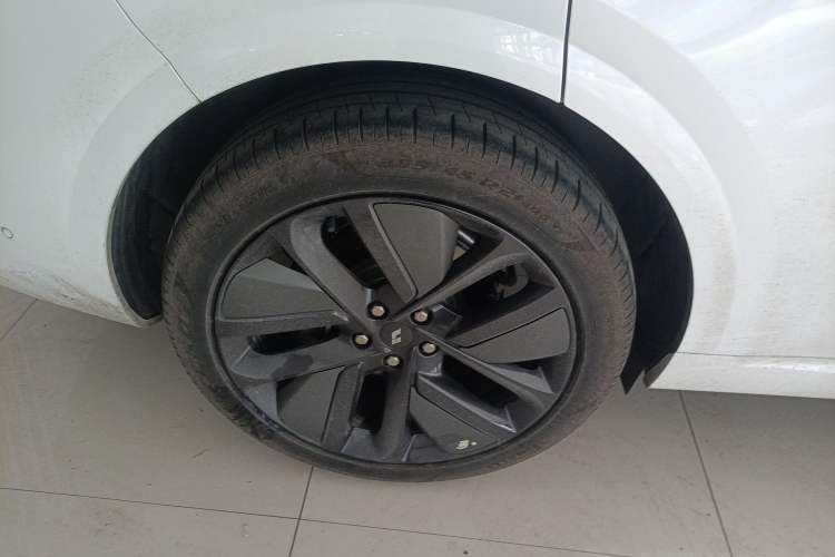 Used Li Auto L6 2024 Pro Model Right Rear Wheel Hub