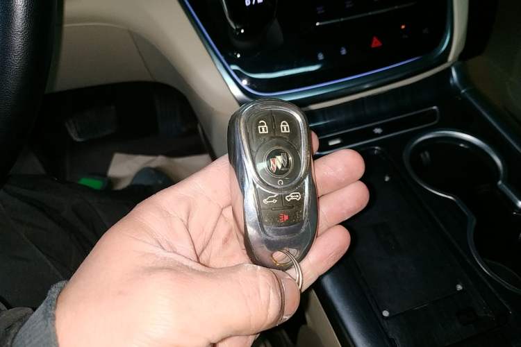 Used Buick GL8 2023 Land Executive Class Deluxe Model
