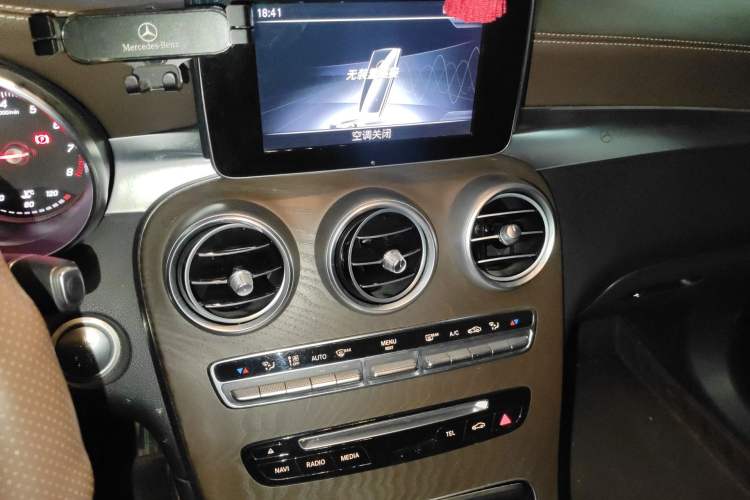 Used Mercedes-Benz GLC 2018 Refreshed GLC 300 4MATIC Dynamic Edition Audio And AC Panel