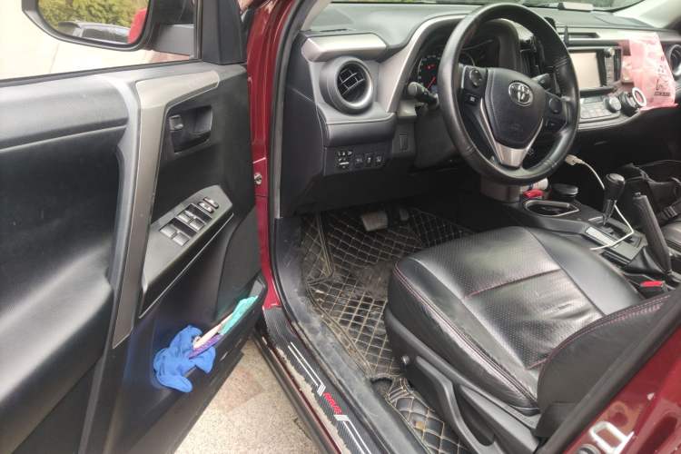 Used Toyota RAV4 2016 2.0L CVT Two-Wheel Drive Fashion Edition China V Standard