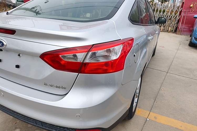 Used Ford Focus 2012 Sedan 1.6L Automatic Fashion Edition
