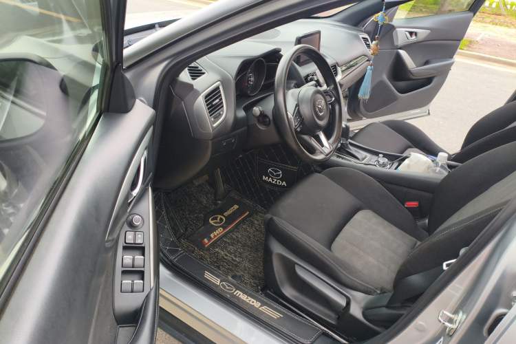 Used Mazda CX-4 2018 2.0L Automatic Two-Wheel Drive Blue Sky Exploration Version China V Standard
