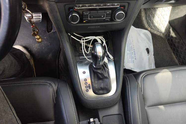 Used Volkswagen Golf 2011 1.4 TSI Comfort Travel Edition Gear Lever