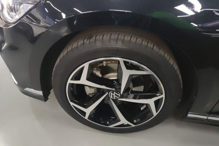 Used Volkswagen Magotan 2025 Zhongxiang Version 330TSI DSG Luxury Edition Left Front Wheel Hub