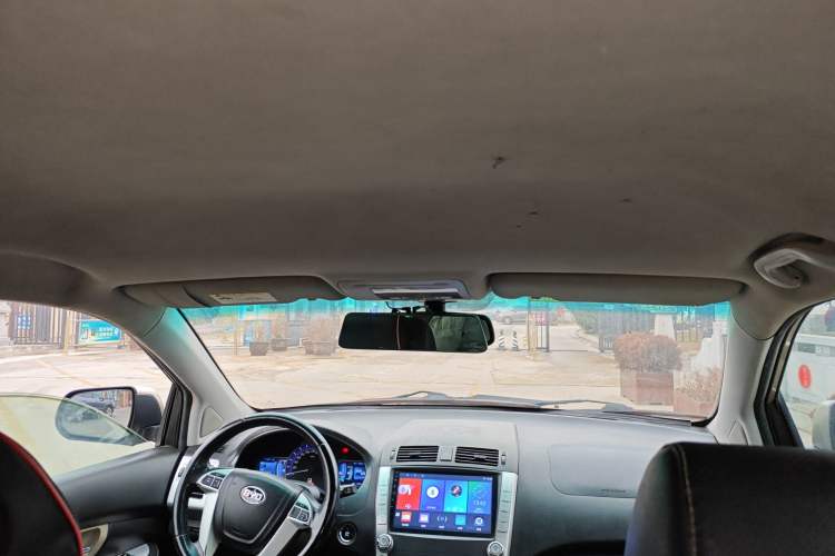 Used BYD S6 2014 2.0L Manual Luxury 5-Seater
