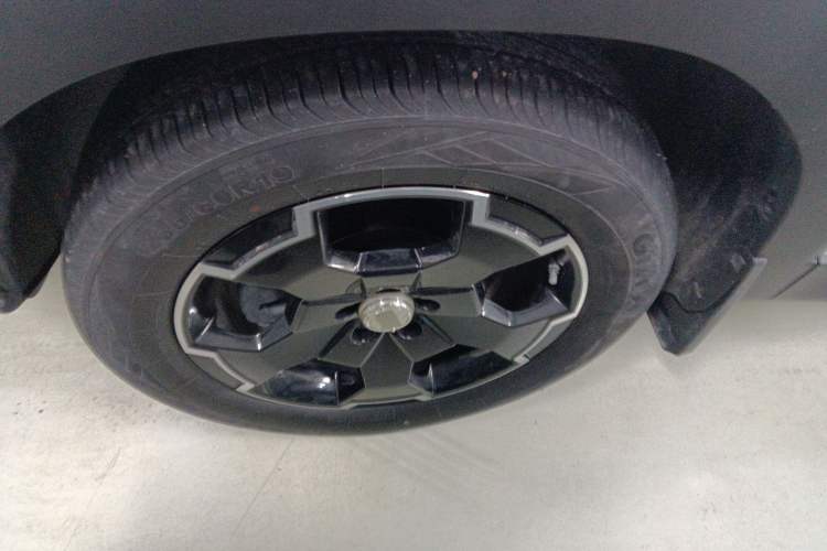 Used BAIC Off-Road BJ30 2024 1.5T Magic Electric Drive Advanced Version Left Front Wheel Hub