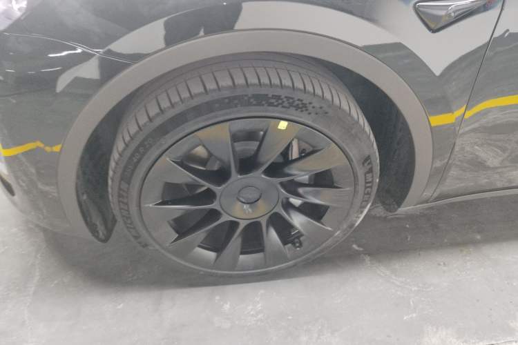 Used Tesla Model Y 2021 Long-Range All-Wheel-Drive Version 3D7