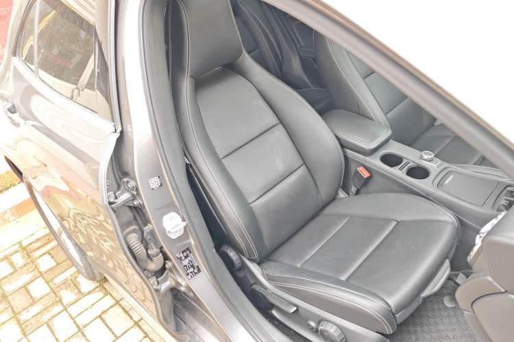 Used Mercedes-Benz GLA 2016 GLA 200 Sport Edition Right Front Seat