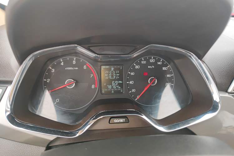 Used Baojun 310W 2017 1.5L Manual Fashion Model China V