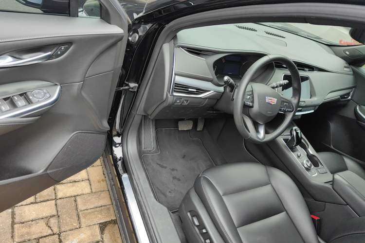 Used Cadillac XT4 2021 28T Two-Wheel Drive Leading Version
