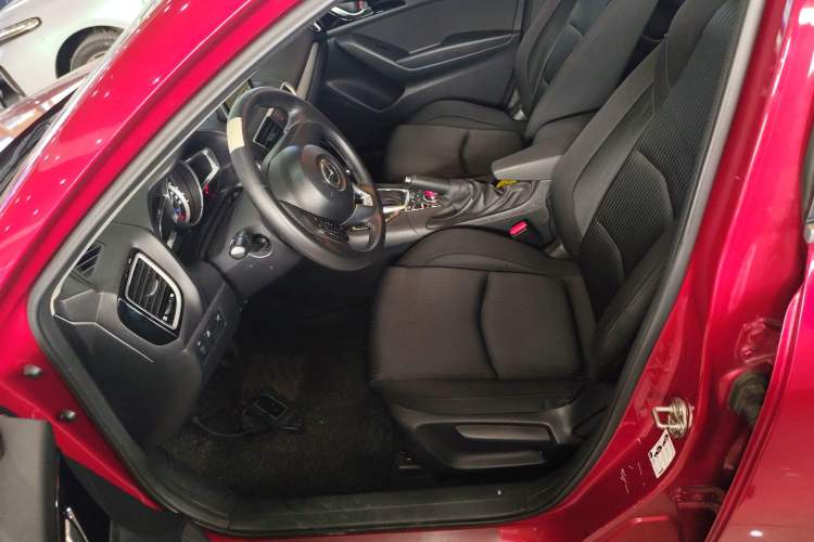 Used Mazda 3 Axela 2014 Sedan 1.5L Automatic Luxury Model