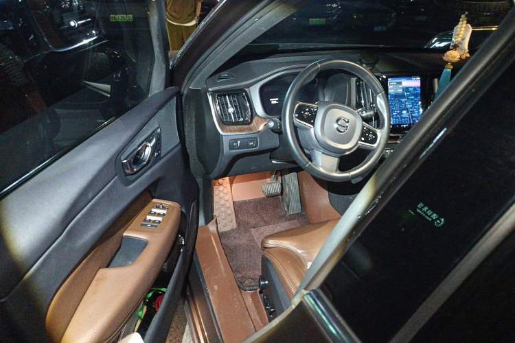 Used Volvo XC60 2022 B5 4x4 Smart Luxury Edition
