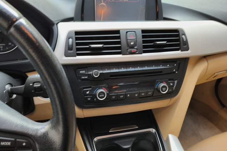Used BMW 3 Series 2014 320i Sport Edition
