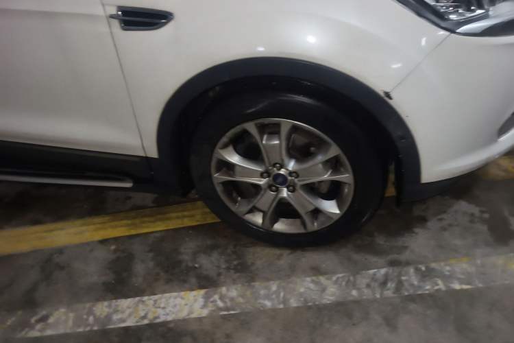 Used Ford Kuga 2015 2.0L GTDi Four-Wheel-Drive Sport Model