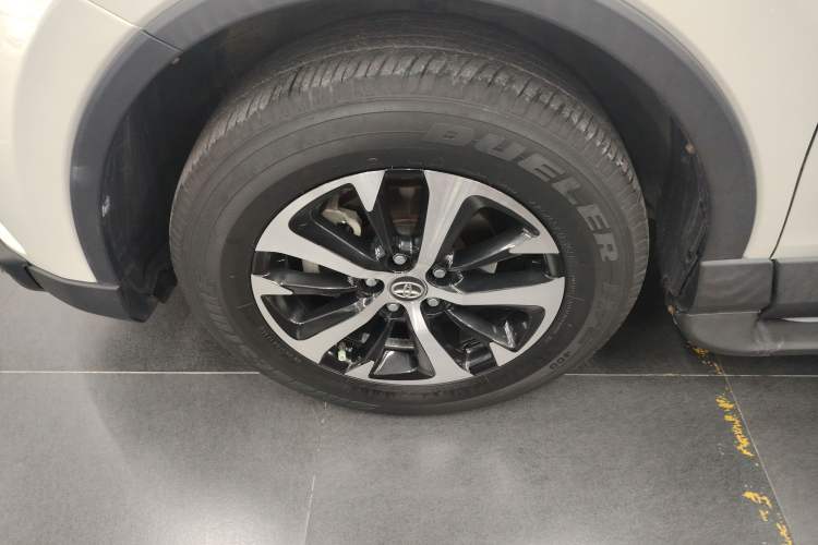 Used Toyota RAV4 2016 2.0L CVT Two-Wheel Drive Fashion Edition China V Standard Exterior 4