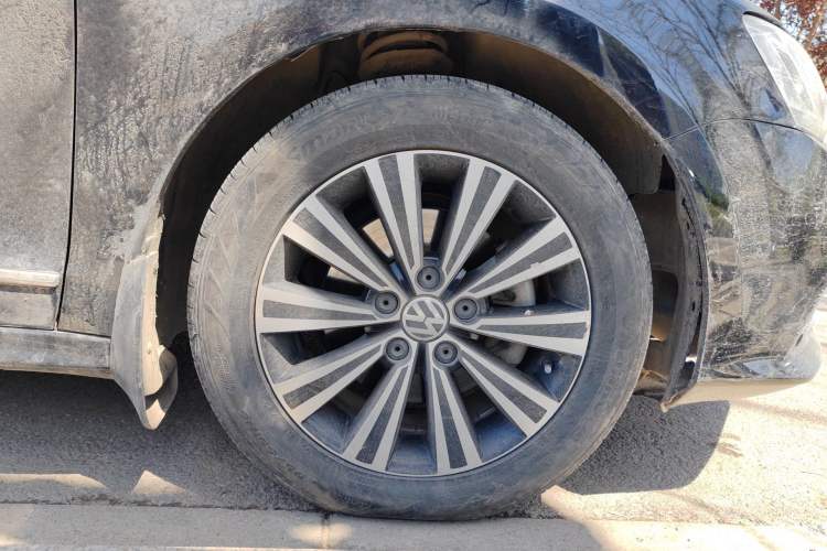 Used Volkswagen Sagitar 2018 180TSI DSG Prestige Edition Right Front Wheel Hub