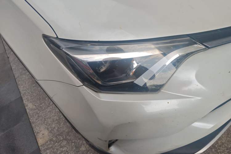 Used Toyota RAV4 2016 2.0L CVT Two-Wheel Drive Smart Edition China V Standard Right Front Headlight