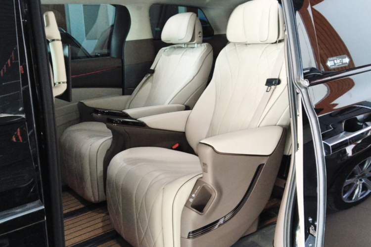 Used Denza D9 2022 DM-i 970 Four-Wheel Drive Flagship Model Left Rear Seat