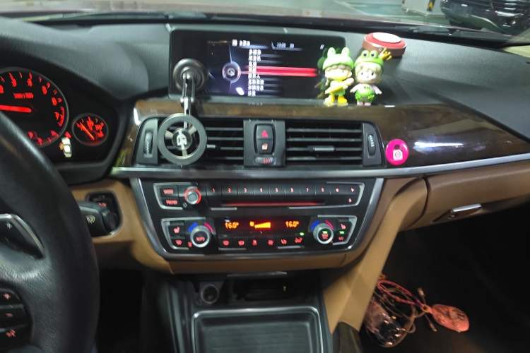 Used BMW 3 Series 2015 320Li Luxury Design Package Premium Edition Audio And AC Panel