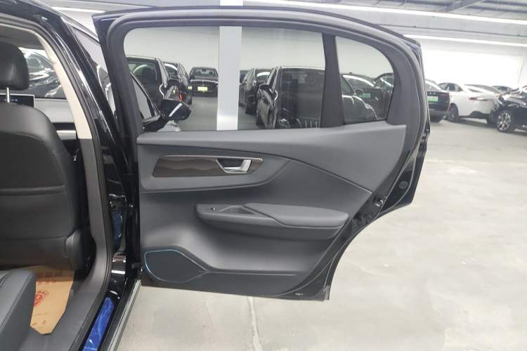 Used Hongqi E-QM5 2022 431 km Charge & Enjoy Edition
