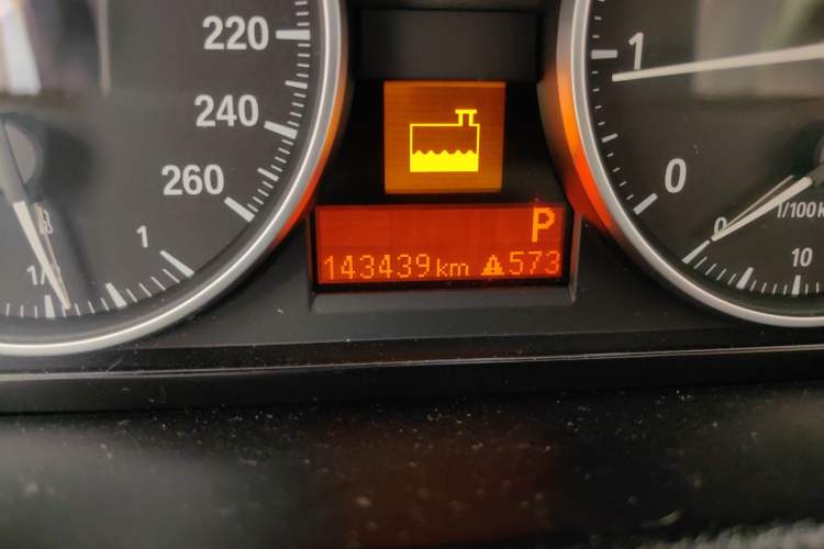 Used BMW X1 2014 sDrive18i Fashion Model Odometer Close Up