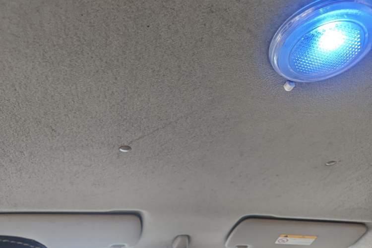 Used Dongfeng Ruichi 2017 2.5T Diesel Two-Wheel Drive Standard Version ZD25T5 Headliner