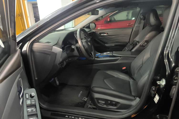 Used Toyota Avalon 2019 2.5L Touring Premium Version China VI Standard
