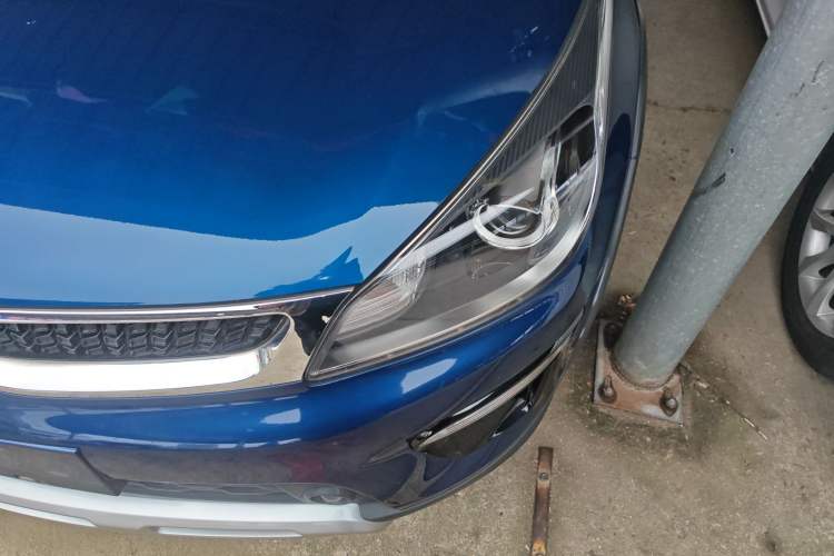 Used Kia KX Cross 2017 1.4L AT GLS Left Front Headlight