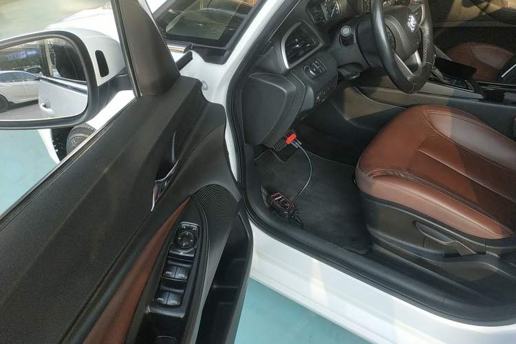 Used Buick GL6 2018 18T 6-Seater Prestige Model Driver Seat