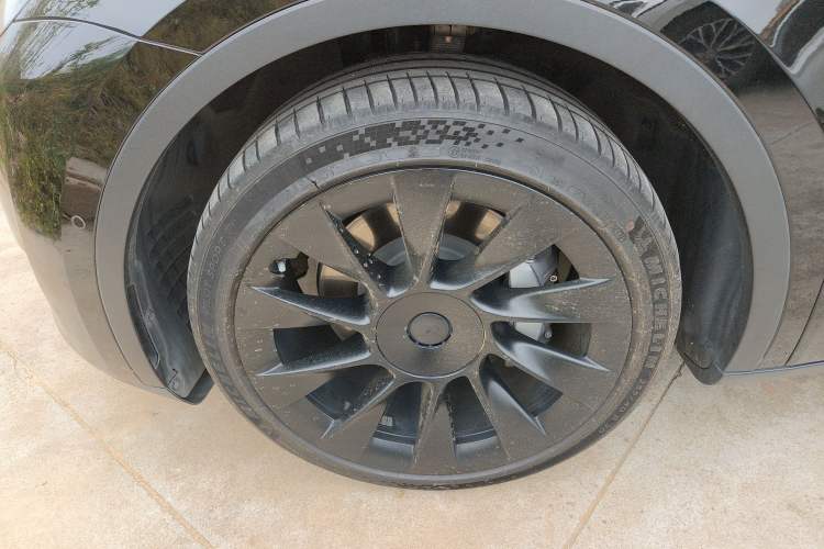 Used Tesla Model Y 2021 Standard Range Rear-Wheel Drive Version Left Front Wheel Hub