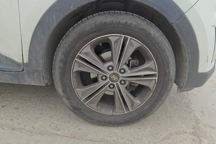 Used Hyundai ix25 2015 1.6L Automatic Two-Wheel Drive Smart GLS Trim Right Front Wheel Hub