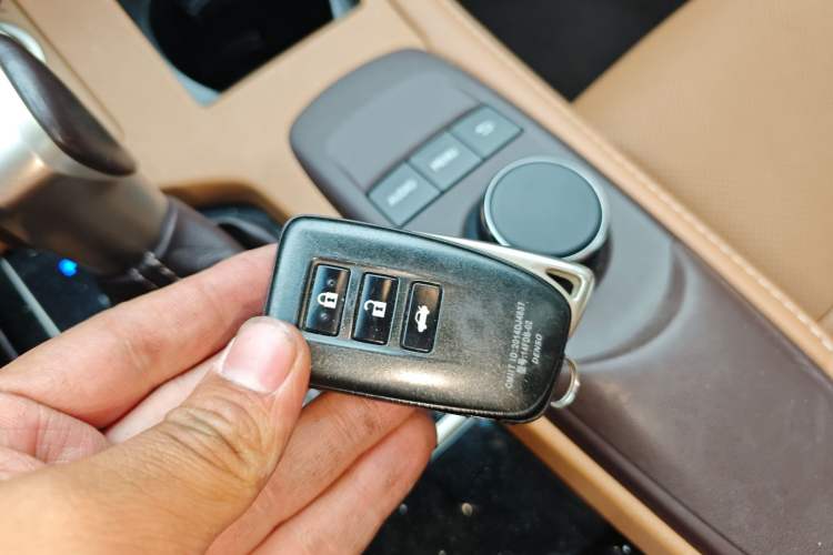 Used Lexus ES 2015 300h Comfort Edition Vehicle Key