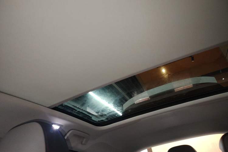 Used Volkswagen ID.7 VIZZION 2024 AIR model Headliner